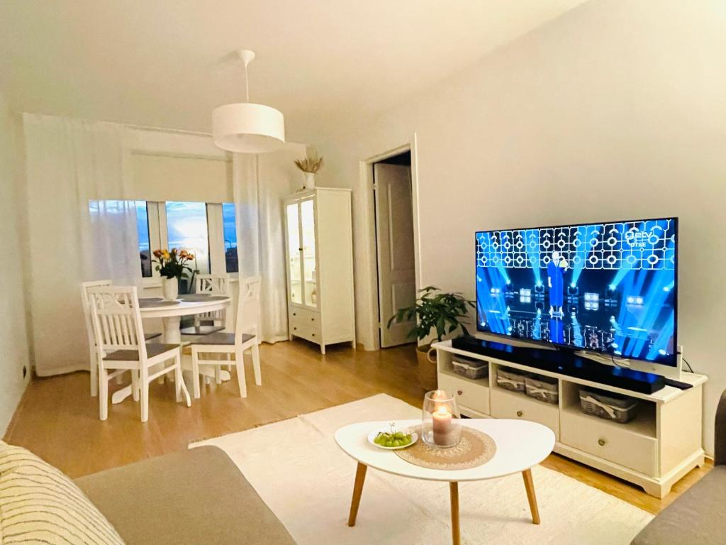 Keskuse apartment with a balcony photo 2