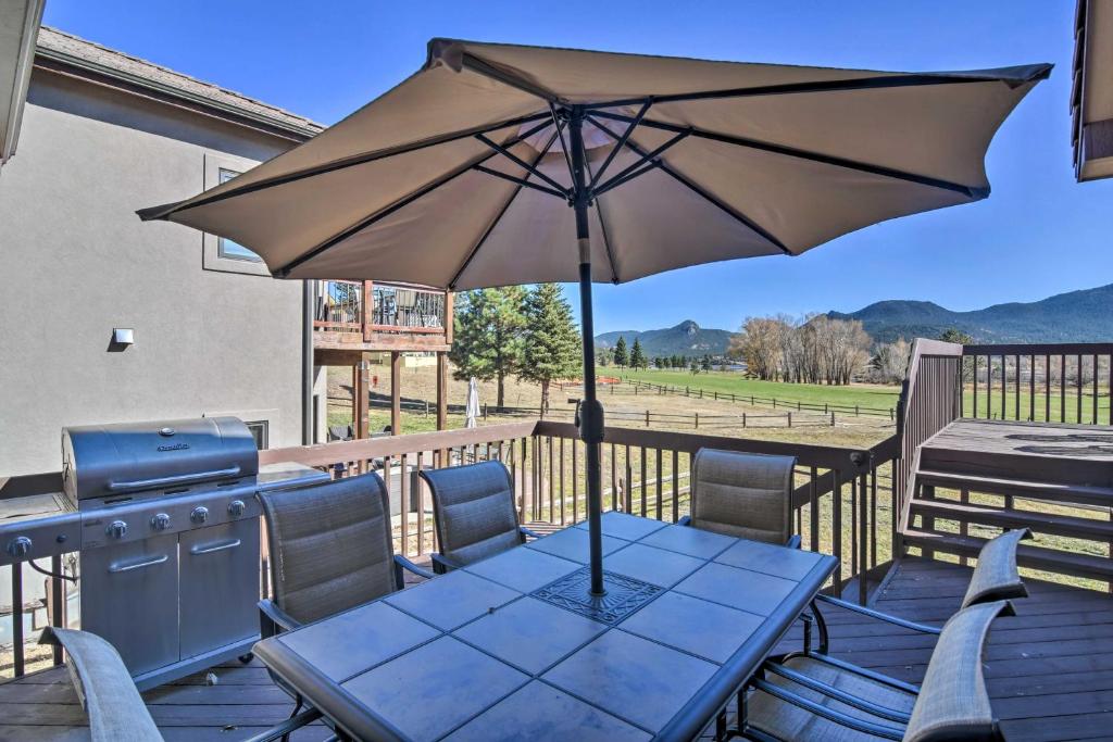 Family-Friendly Home with Hot Tub 1 Mi to Dtwn