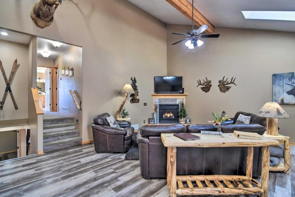 Family-Friendly Home with Hot Tub 1 Mi to Dtwn photo 3