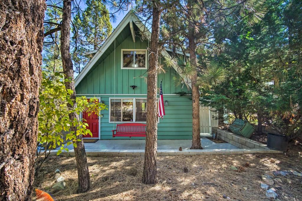 Cozy Sugarloaf Cabin with Private Deck and Yard photo 1