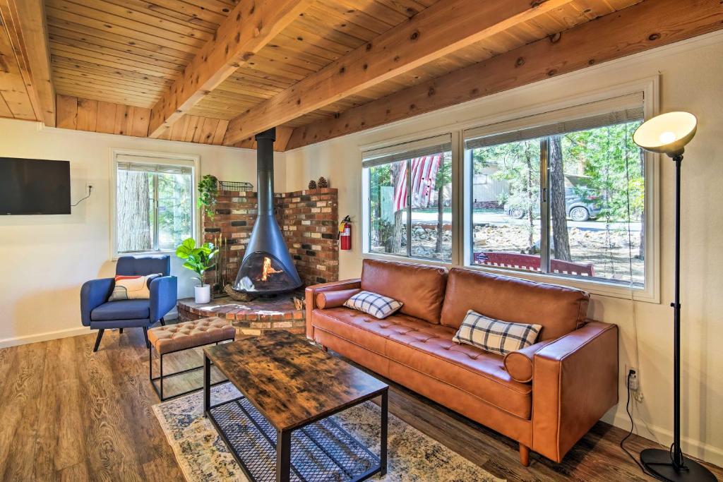 Cozy Sugarloaf Cabin with Private Deck and Yard photo 4