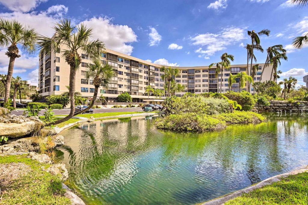 Breezy Siesta Key Condo with Bay Views and Pool! photo 2