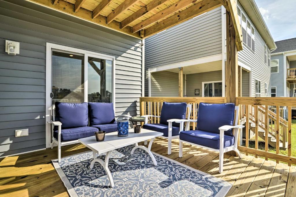 Waterfront Paradise with Deck about half Mi to Beach photo 1