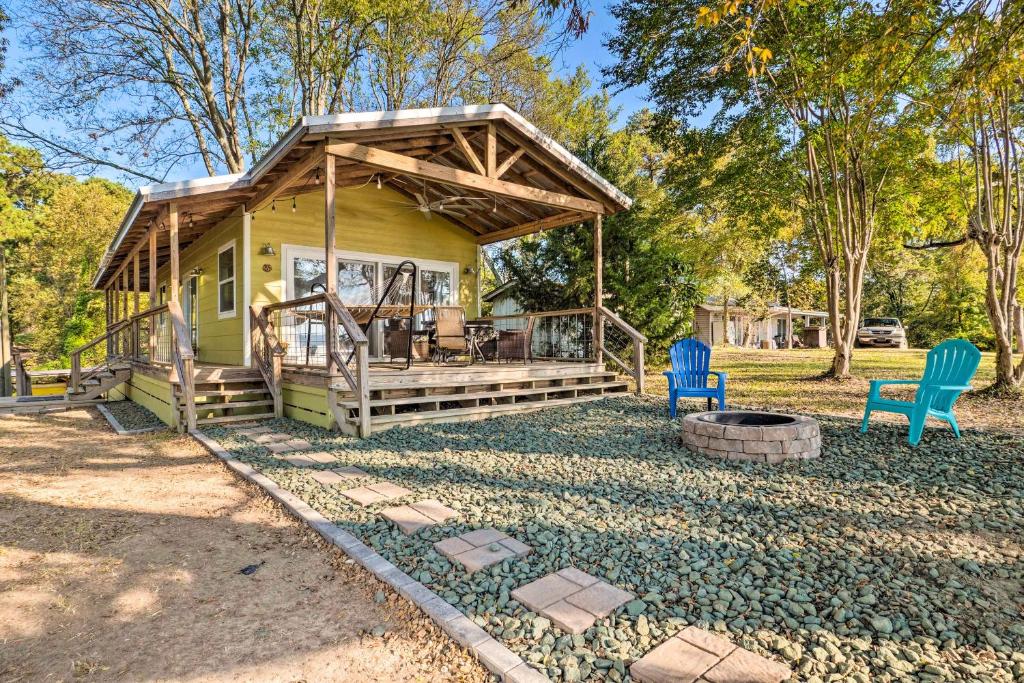 Lovely Toledo Bend Studio with Scenic Views! photo 1
