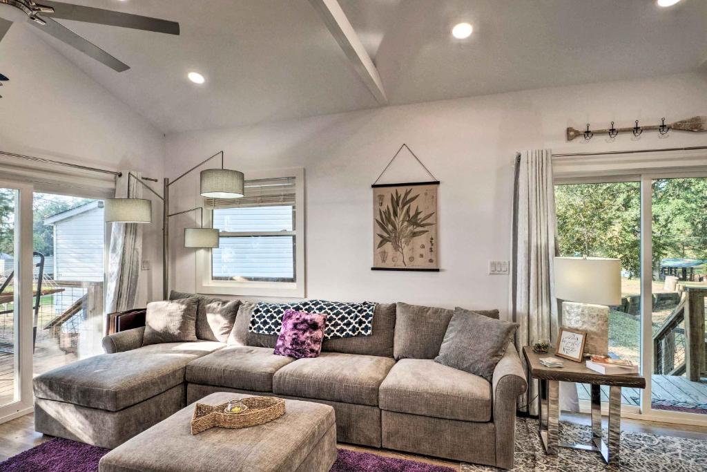 Lovely Toledo Bend Studio with Scenic Views! photo 2