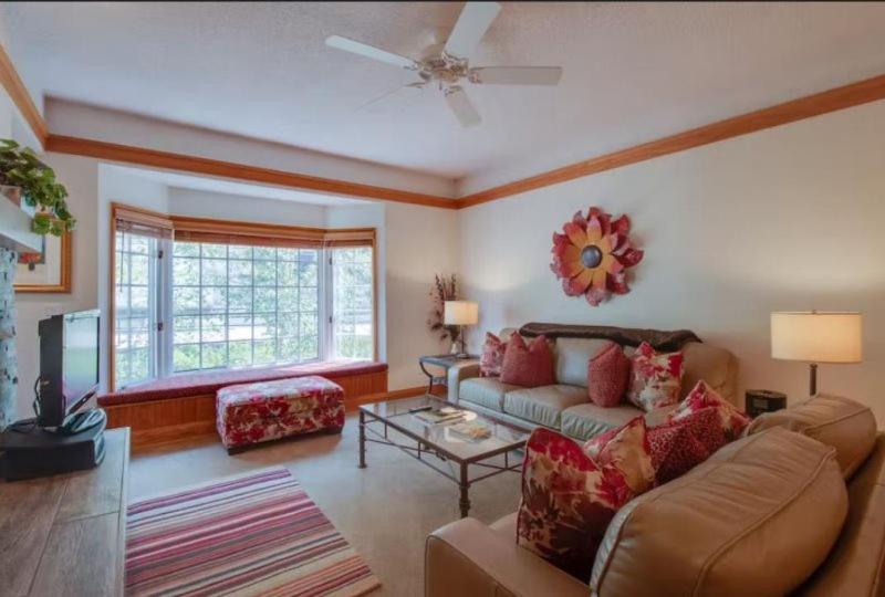 Luxury Charter 2 Bedroom Vacation Rental With Quick Access To The Ski Slopes And Beaver Creek Village photo 1