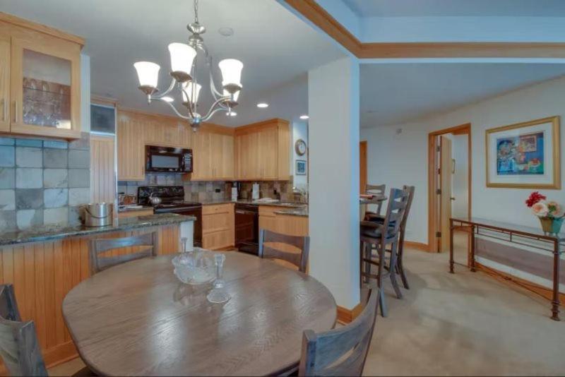 Luxury Charter 2 Bedroom Vacation Rental With Quick Access To The Ski Slopes And Beaver Creek Village photo 3