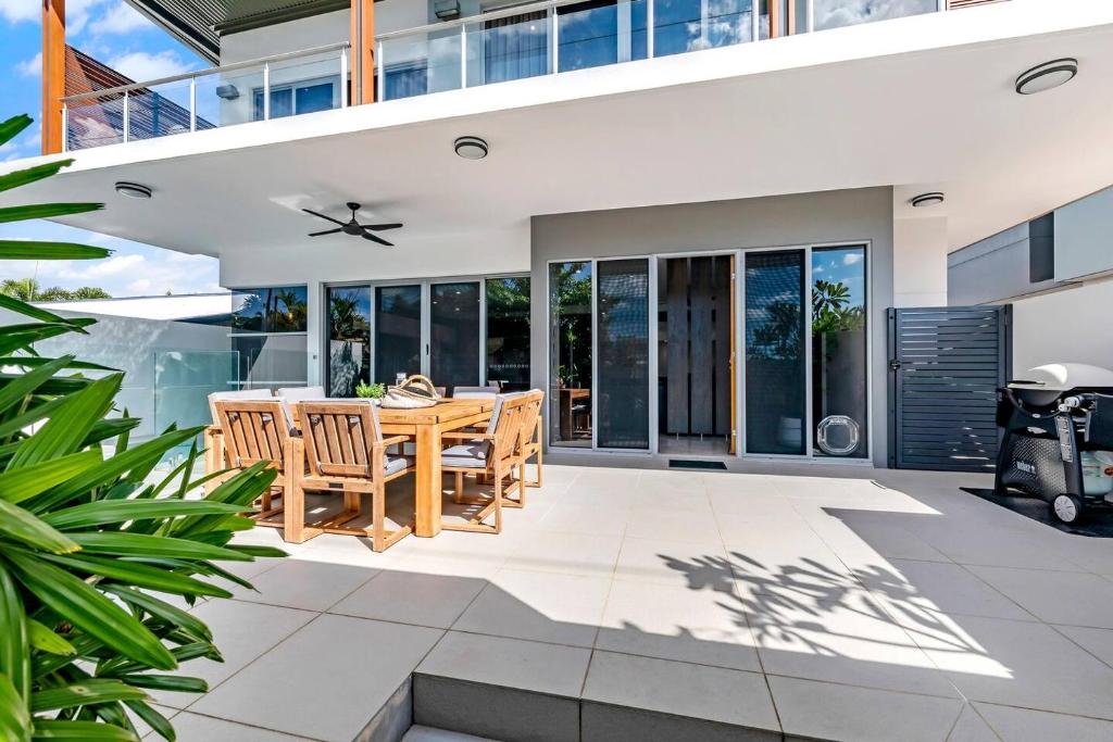 Poolside Gunya Luxury Living in Fannie Bay photo 1