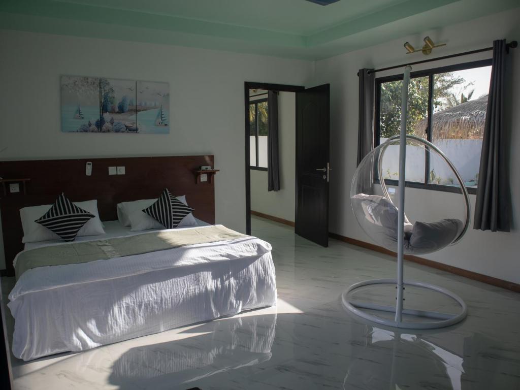 Clouds Beach Retreat Laamu Gan photo 2