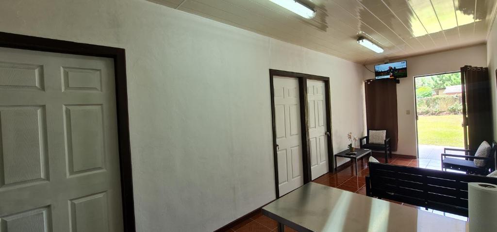 Sleep&Go! Apartamento de 2 habitaciones doble aire acondicionado en Siquirres photo 1