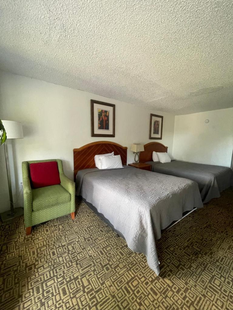 Ambassador Inn photo 2