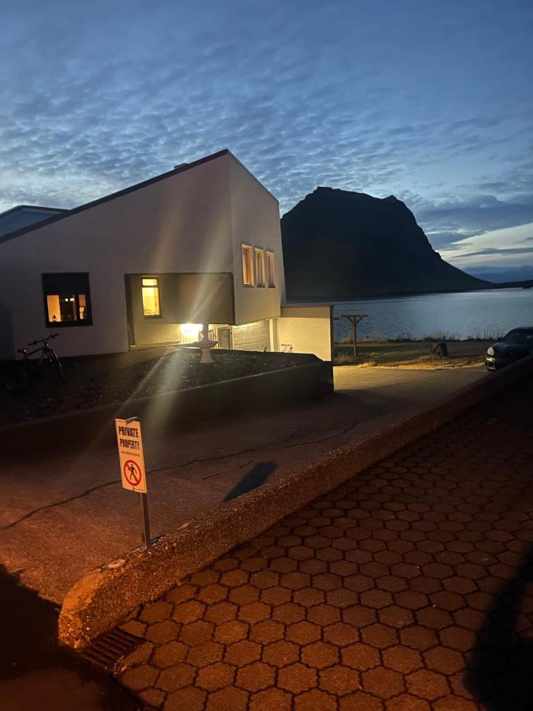 Kirkjufell Oceanfront Villa photo 4