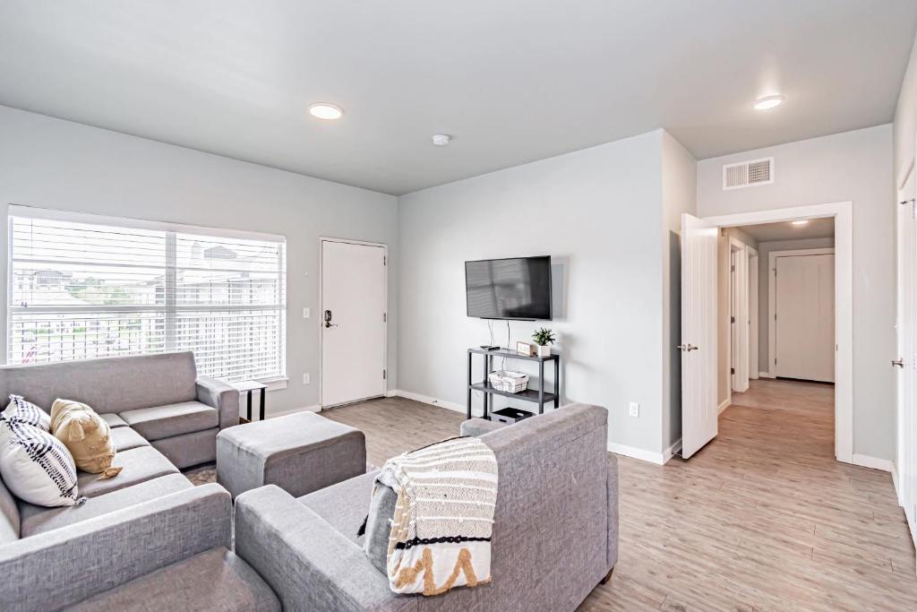 Bringham's Mill Apartments Perfect for Groups Full Kitchen Gym and Free Parking image