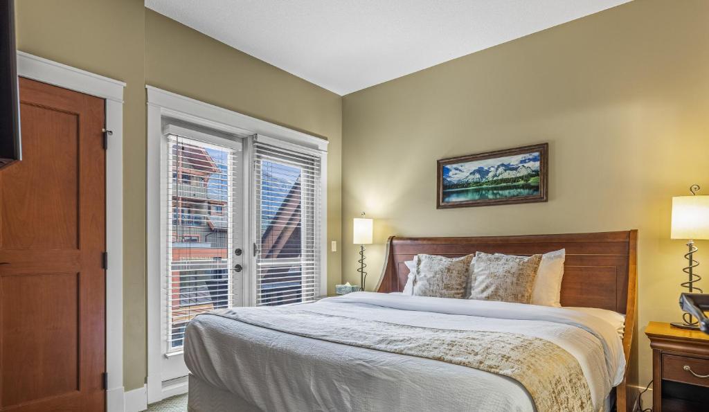 Sophisticated MTN 2 Bedroom Pool Hot Tub hosted by Fenwick Vacation Rentals photo 4