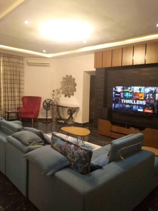 Fabulously furnished 3-bedroom apartment photo 1