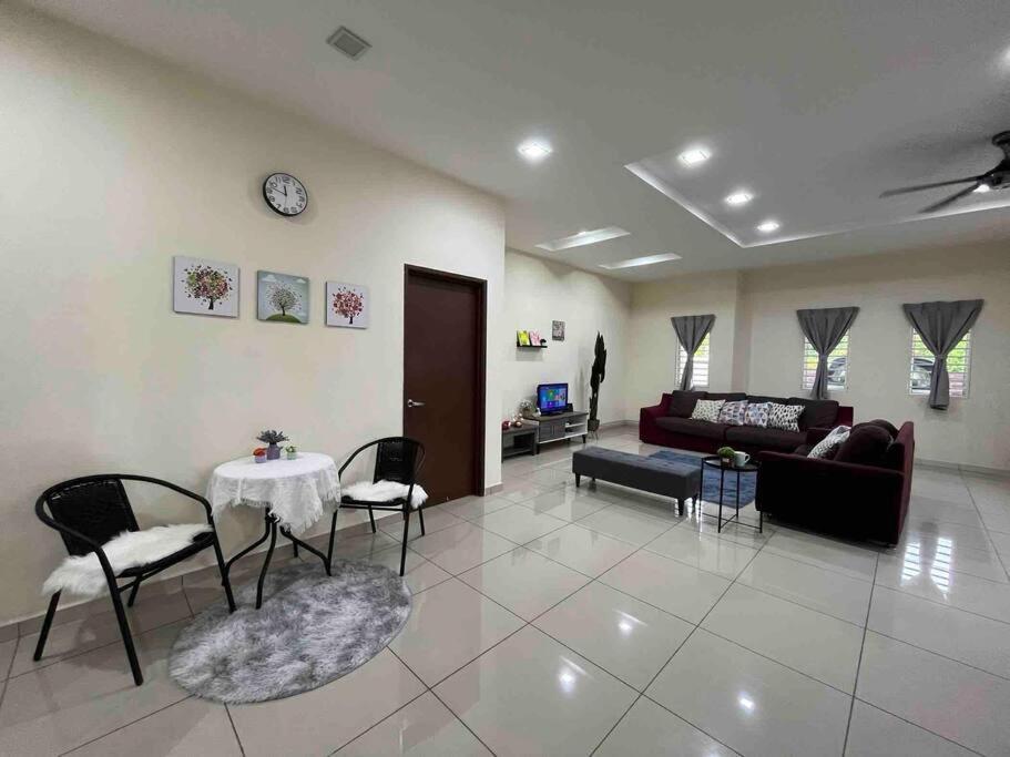 Titihouse Spacious Semi-D for 10 pax near Iconcity Autocity photo 3