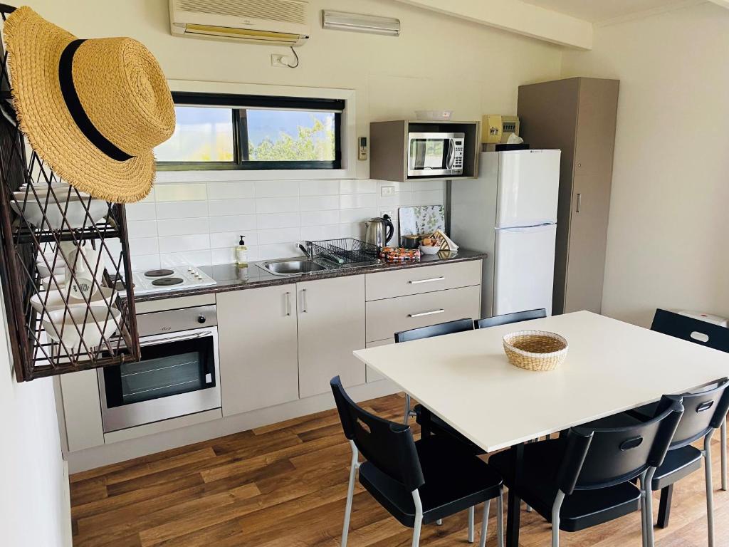 Cedar Apartments - Merrijig photo 3