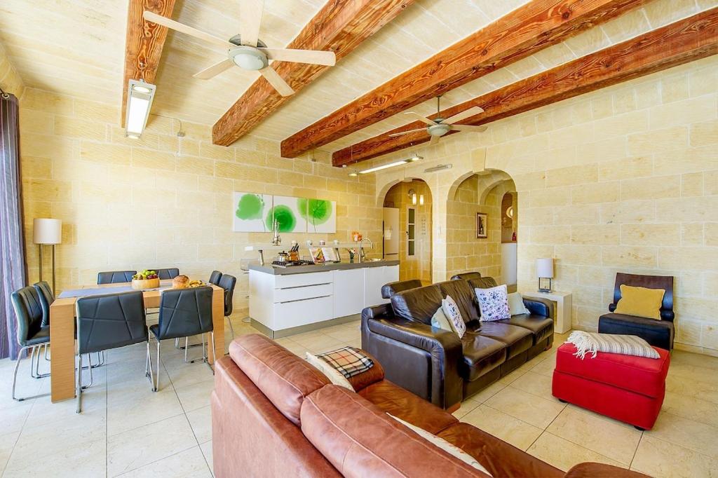 Hanini Holiday Home photo 3