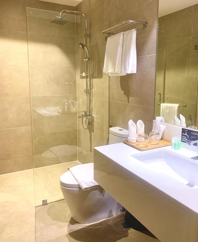 The Henry Hotel Roost Bacolod photo 4