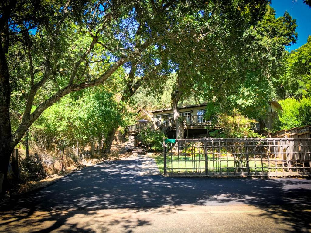 The Oak Haven - a relaxing sanctuary w/spa! photo 1