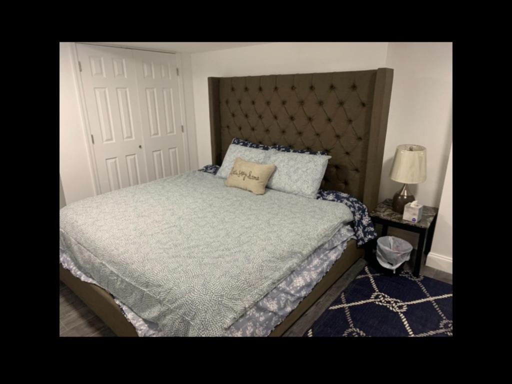 Brand new bedroom with Tv next JHU image