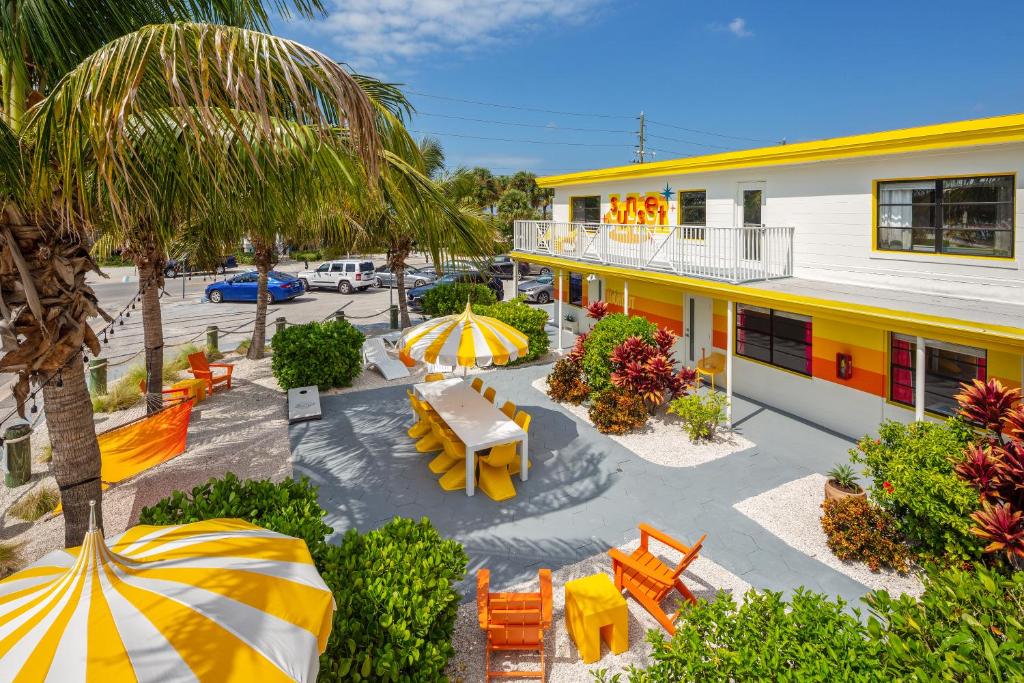 Sunset Inn & Cottages image