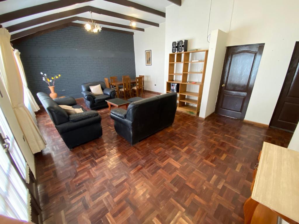 Agradable departamento - casa con estacionamiento gratis photo 2