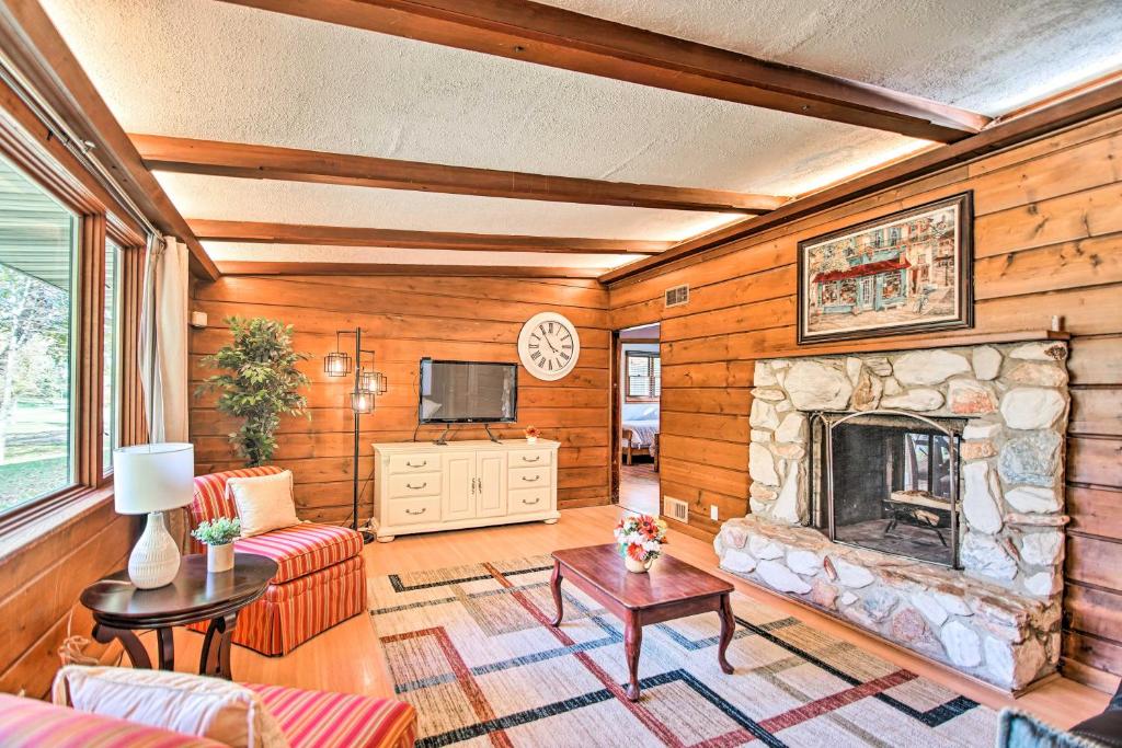 Chic Fox River Grove Home with Great Location! photo 3