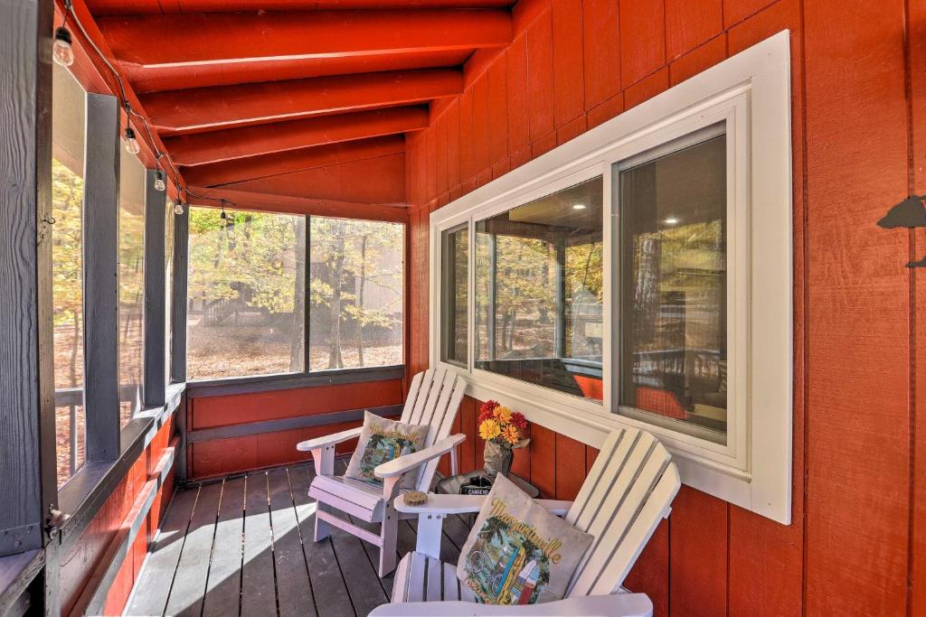 Quaint Home with Fireplace, Arrowhead Lake Amenities photo 1