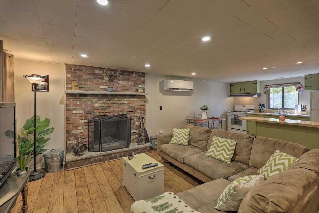 Quaint Home with Fireplace, Arrowhead Lake Amenities photo 2