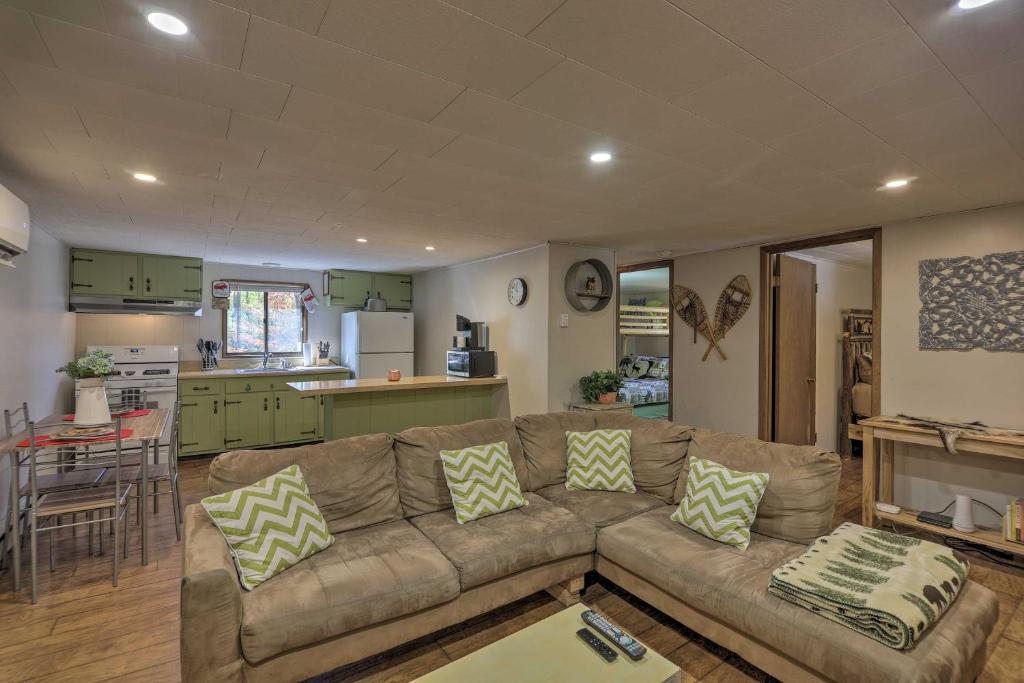Quaint Home with Fireplace, Arrowhead Lake Amenities photo 4