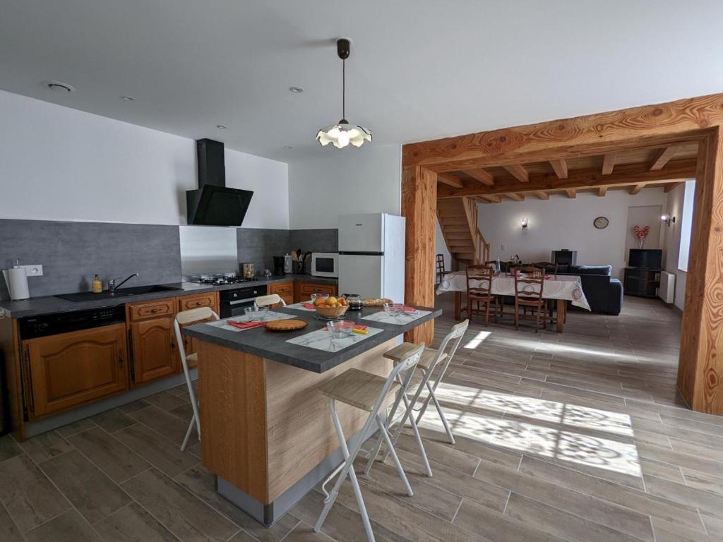 Gîte Puyréaux, 3 pièces, 4 personnes - FR-1-653-98 photo 1