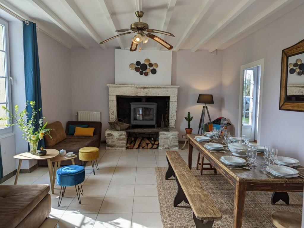 Gîte Chadurie, 4 pièces, 8 personnes - FR-1-653-129