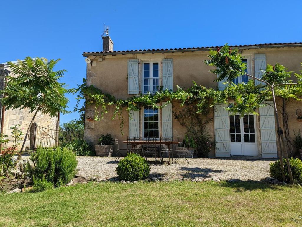 Gîte Chadurie, 4 pièces, 8 personnes - FR-1-653-129 photo 1