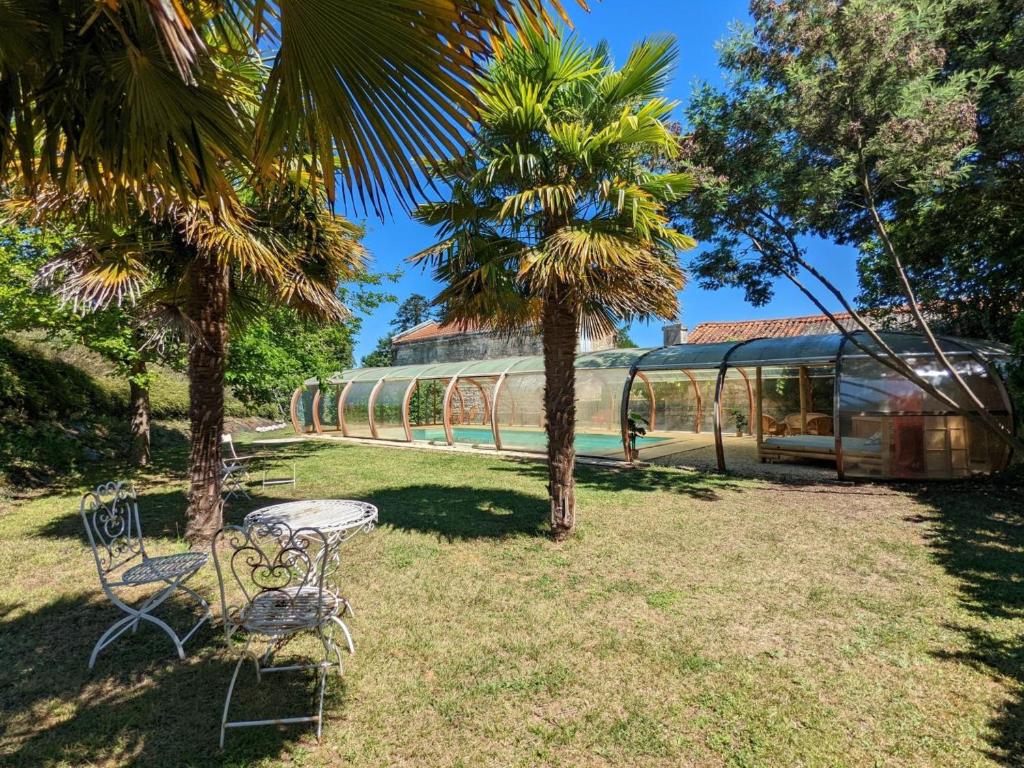 Gîte Chadurie, 3 pièces, 5 personnes - FR-1-653-172 photo 1