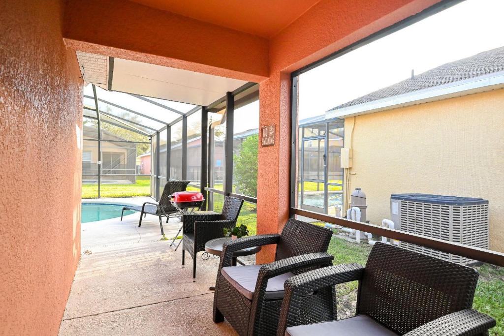 Cozy family vacation with large pool near Disney photo 4