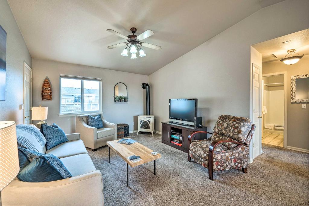 Anacortes Condo about 1 Mi to Marina and Fidalgo Bay!