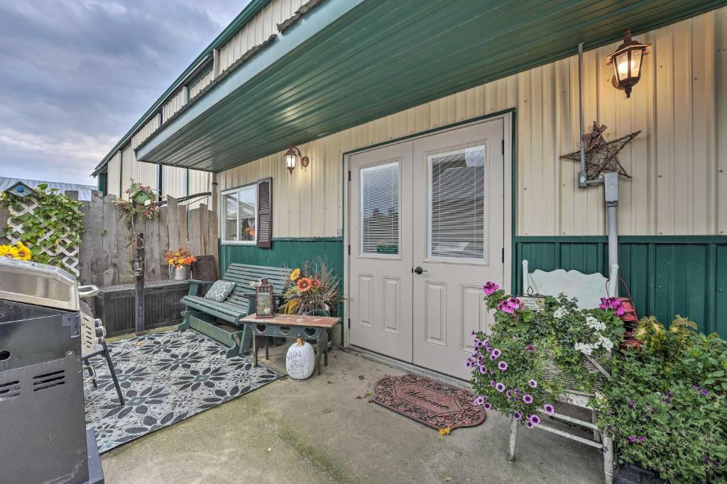 Cozy Goshen Farm Studio Ideal for Extended Stays!