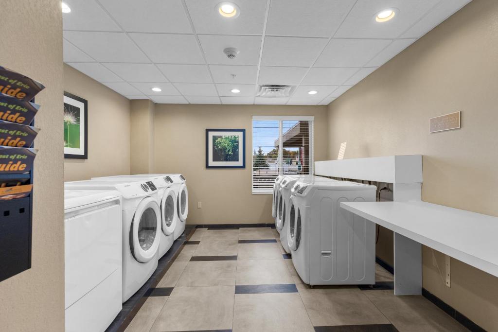 Candlewood Suites Erie, an IHG Hotel photo 3
