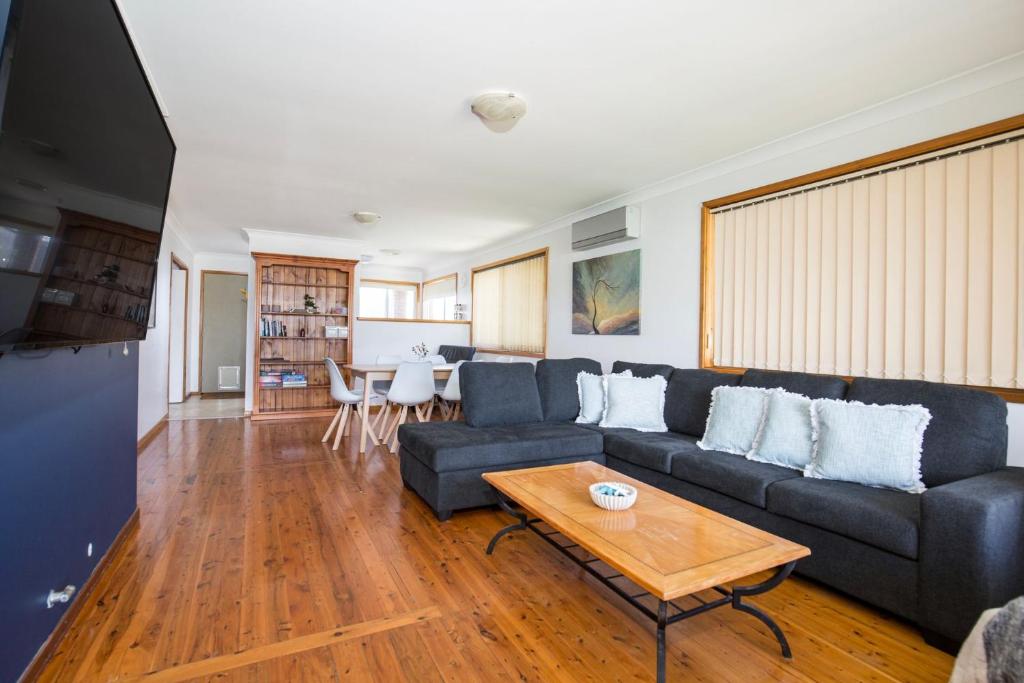 Rockpool Pet Friendly 1 Min Walk to Beach photo 1
