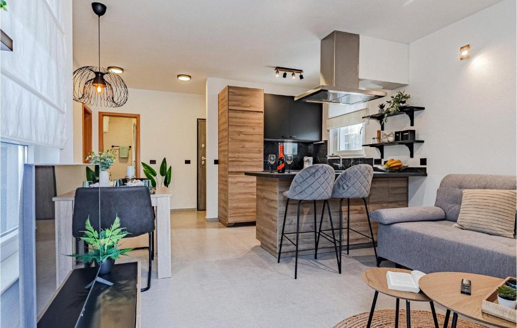 Stunning Apartment In Blato With 2 Bedrooms And Wifi