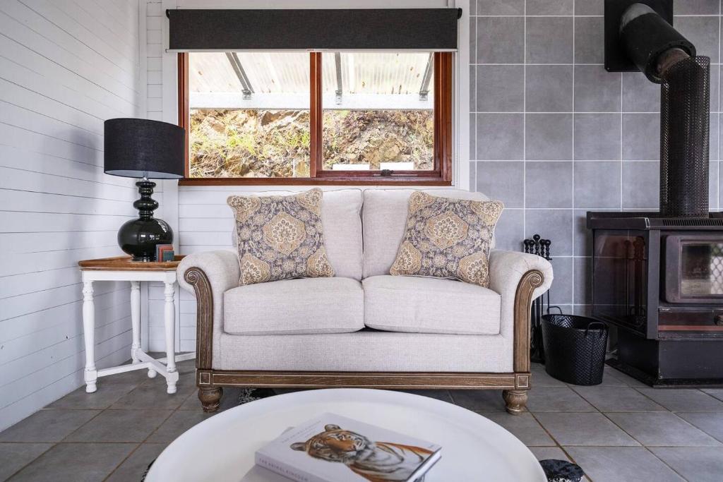 'Bear Cottage' an Eco Escape in the Hills of Riverlea photo 2