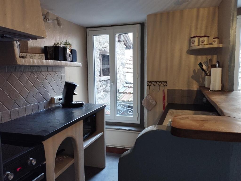 Maison de village dans une rue calme photo 1