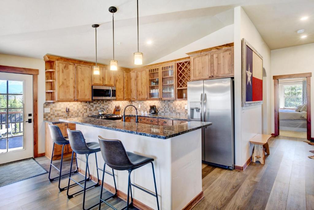 New Luxury Condo #G-301 With Hot Tub & Great Views - 500 Dollars Of FREE Activities And Equipment Rentals Daily