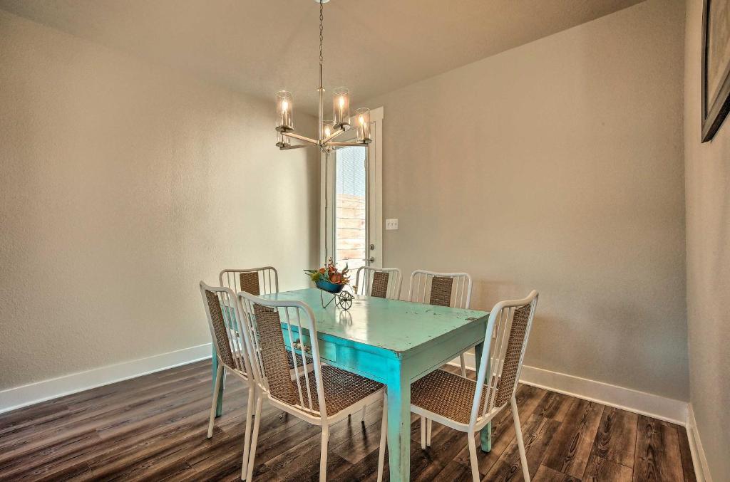 College Station Townhome with Furnished Patio! photo 1