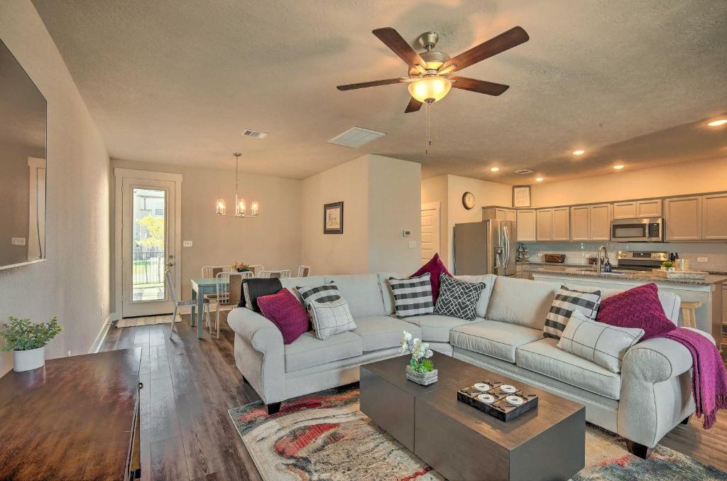 College Station Townhome with Furnished Patio! photo 3