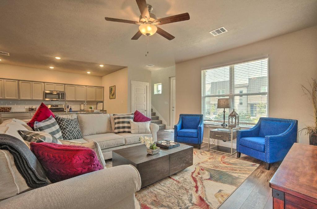 College Station Townhome with Furnished Patio! photo 4