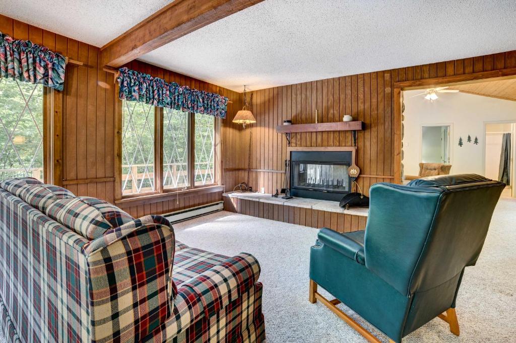 Charming Gaylord Getaway about 2 Mi to Golfing