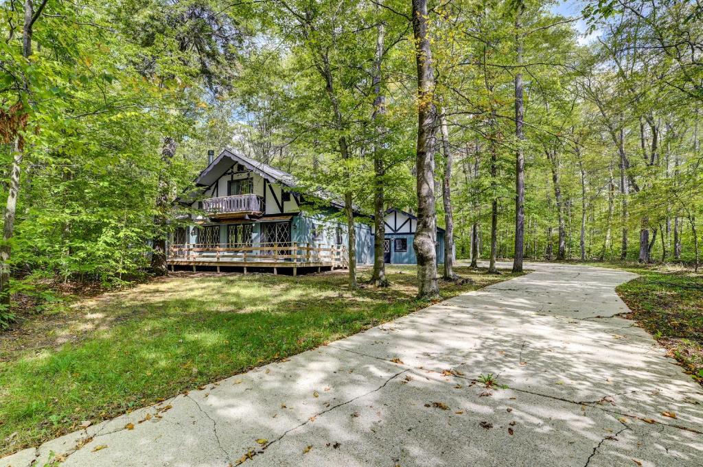 Charming Gaylord Getaway about 2 Mi to Golfing photo 2