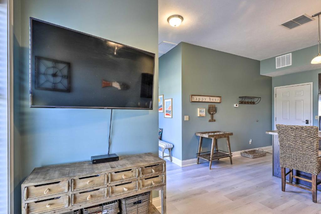 Dtwn Ludington Condo Balcony, Walk To Beach! photo 4